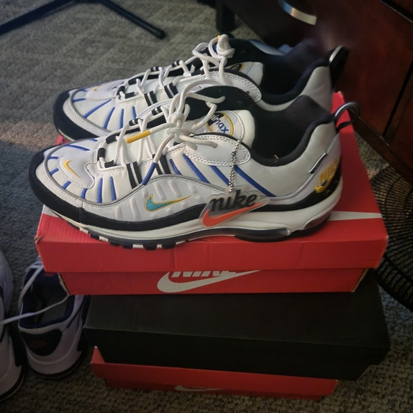 Nike - Picture 4 of 4